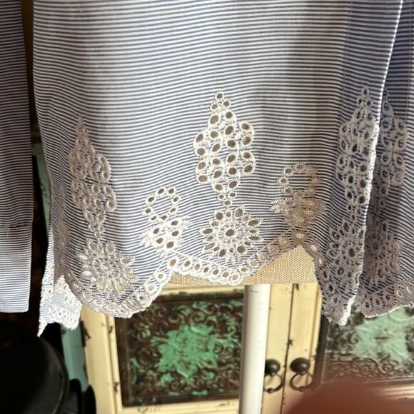 AMANDA Green Women’s Blue And White Striped Long Sleeve Button Up Top Size Small - Picture 5 of 16